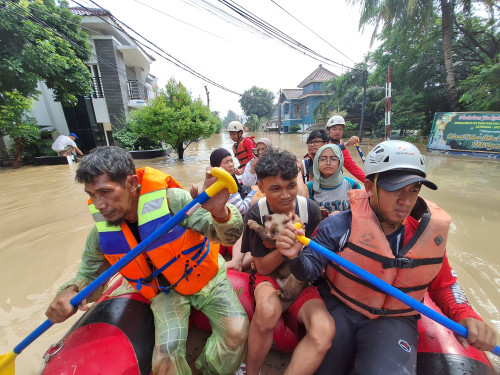 Tangguh Bersama: Ulurkan Tangan untuk Penyintas Bencana Banjir dan Tanah Longsor 