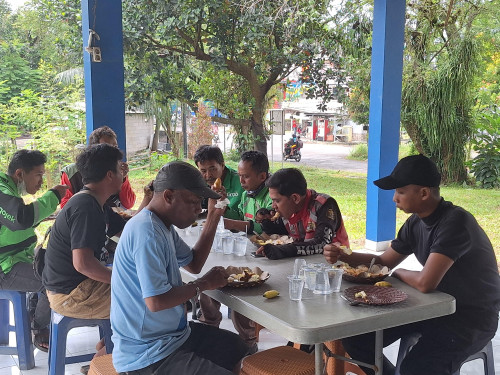 SalamAid Gelar Aksi Berbagi Makan Siang Gratis untuk Pejuang Keluarga