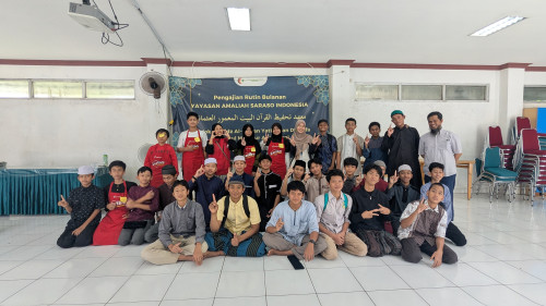 Pelajar Relawan Laksanakan Program Warung Seribu Cinta, Berbagi Makan Siang untuk Santri 