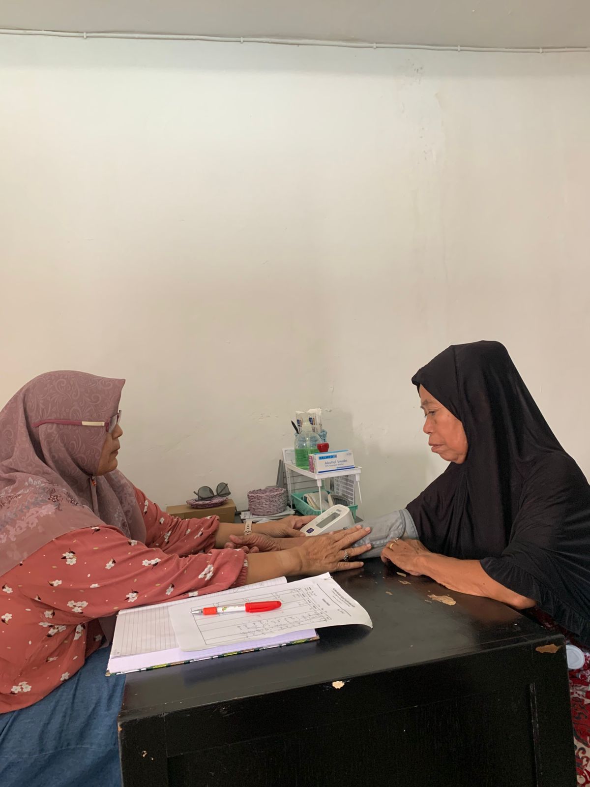 Berobat Tanpa Beban, Ibu Sopiah Bayar dengan Sampah