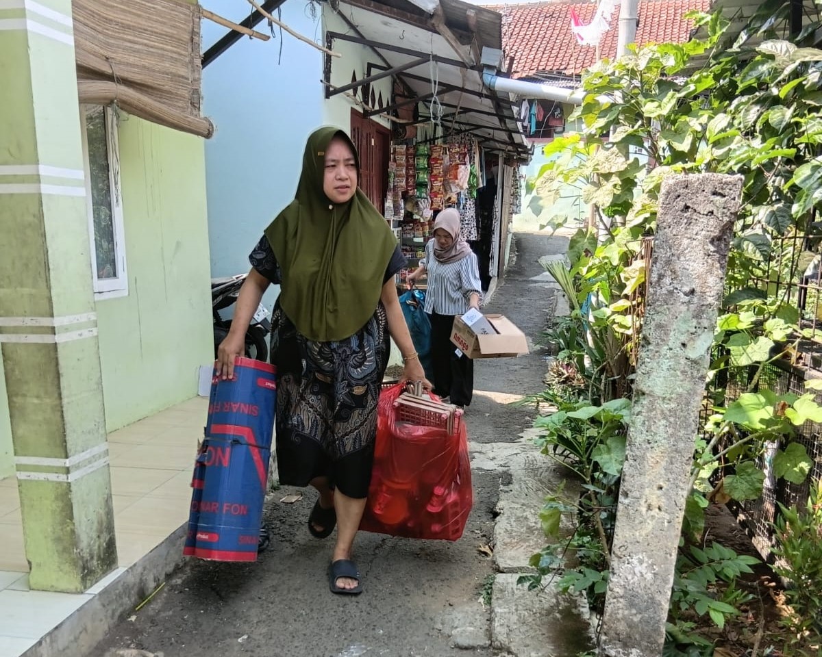 Dari Rumah, untuk Lingkungan: Bank Sampah Salam Bergerak Bersama Warga Kampung Petir