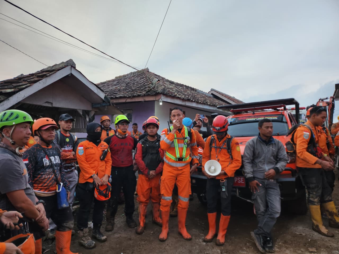 Pencarian Hari Ini Ditutup, Tim SAR Temukan 9 Korban di Desa Pasirlangu