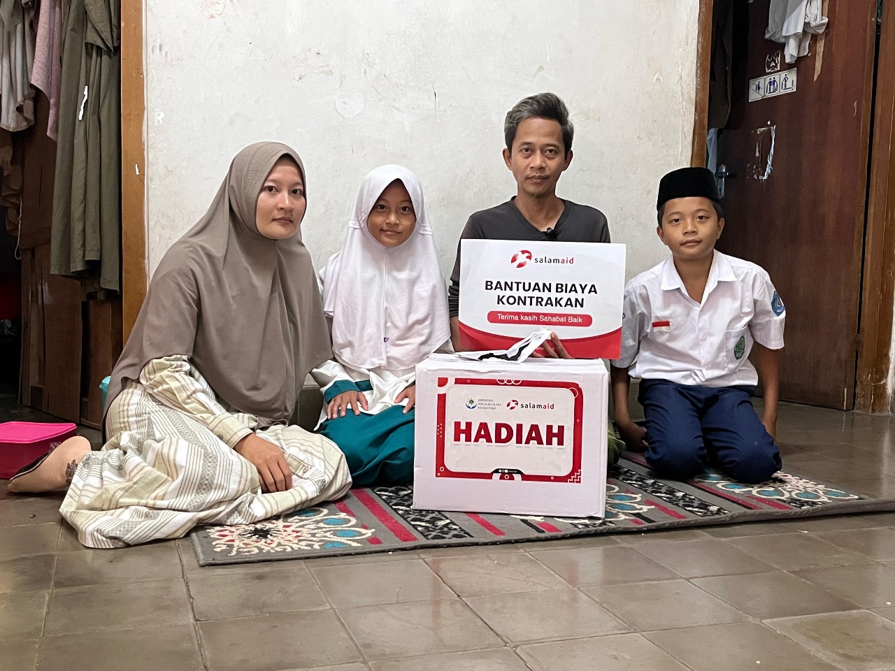Senyum Kembali Menghias Wajah Ade Ilham, Uluran Tangan Dermawan Ringankan Beban Hidup