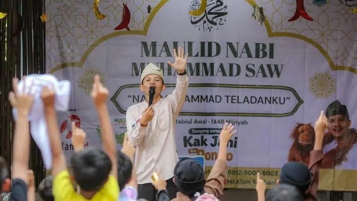 Belajar Meneladani Nabi: Aksi Nyata Siswa Sekolah Rumah Daun Bantu Saudara di Flores