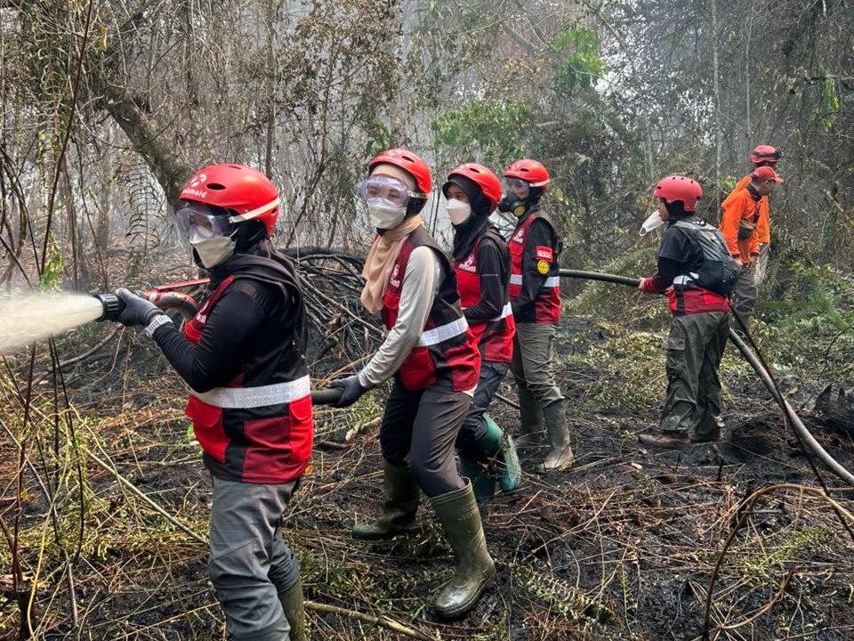 Kenalan dengan Lima Srikandi SalamAid yang Turun Langsung Tangani Karhutla Kalimantan