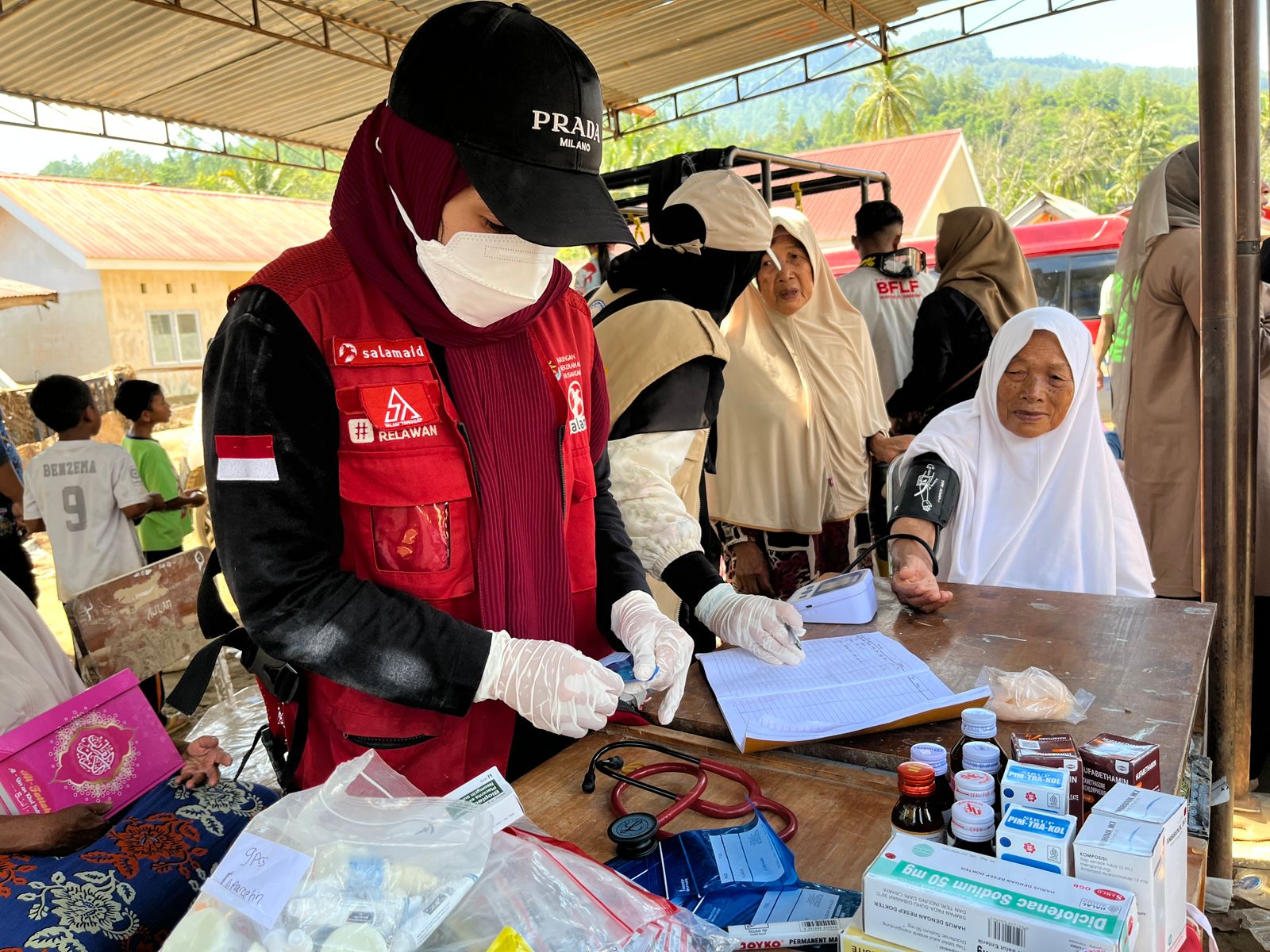 Tim Medis SalamAid Berikan Layanan Kesehatan untuk Penyintas Banjir Bandang di Aceh Tamiang