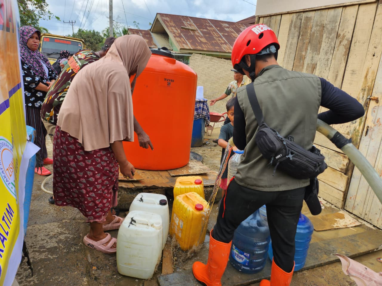 SalamAid Bersama Mitra Salurkan Air Bersih dan Pangan bagi Penyintas Bencana di Aceh Tamiang