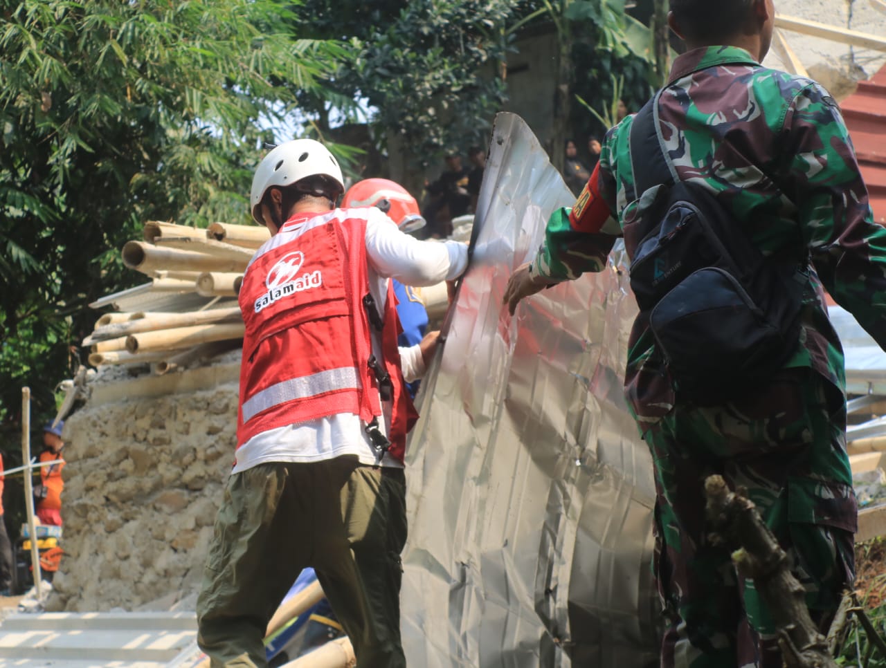 SalamAid Turut Beraksi di Lokasi Runtuhnya Bangunan Majelis Taklim di Bogor