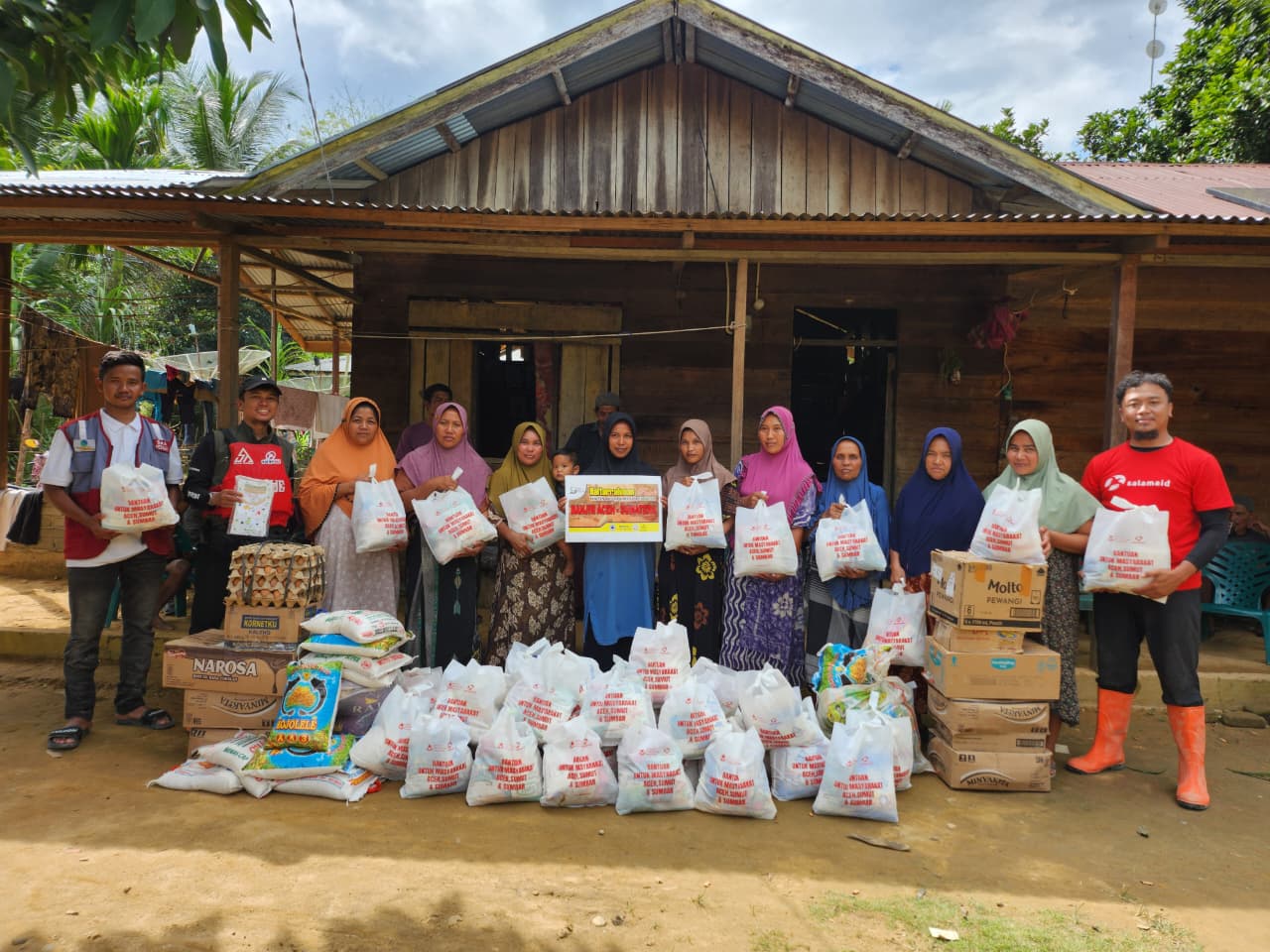 SalamAid Salurkan Donasi Sandang, Pangan, dan Papan untuk Penyintas Bencana di Aceh Timur