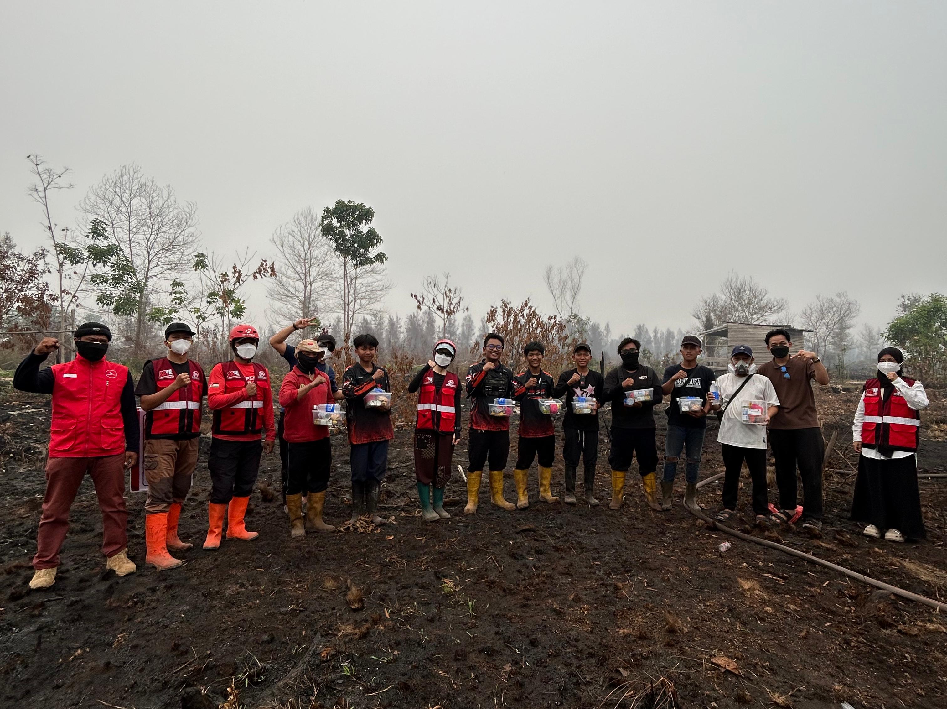 SalamAid Distribusikan Paket Nutrisi untuk 50 Relawan Pemadam Karhutla di Kalimantan Tengah