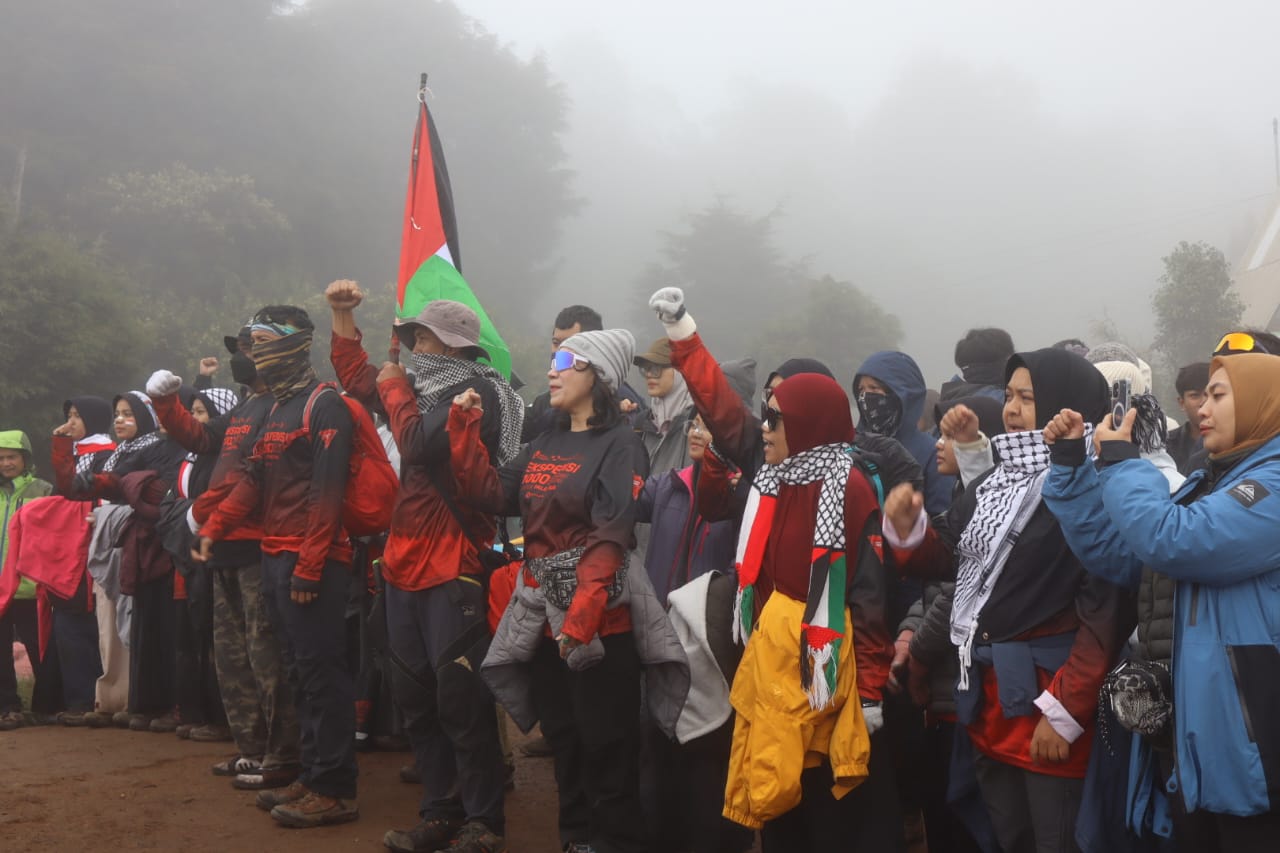 Ikrar 1000 Pendaki Gunung untuk Palestina: Seruan Solidaritas dari Puncak Indonesia